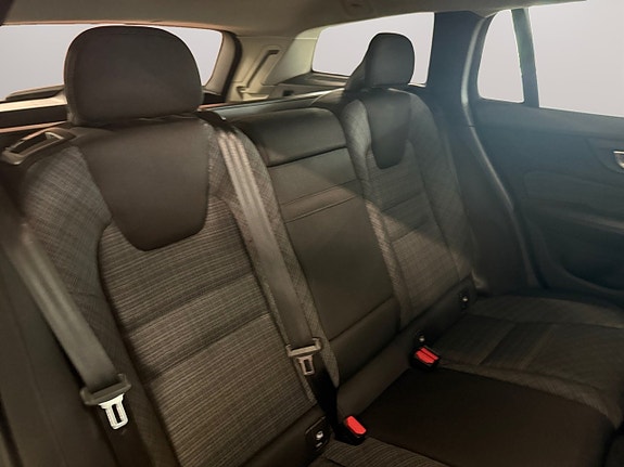 Volvo V60 11 of 25