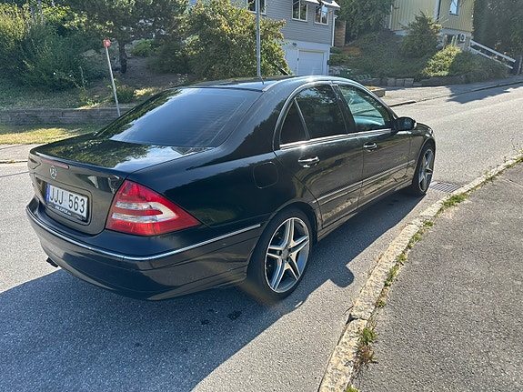Mercedes-Benz C220 5 of 6