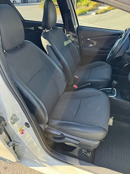 Toyota Yaris 9 of 11