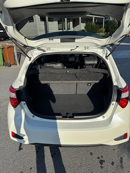 Toyota Yaris 11 of 11