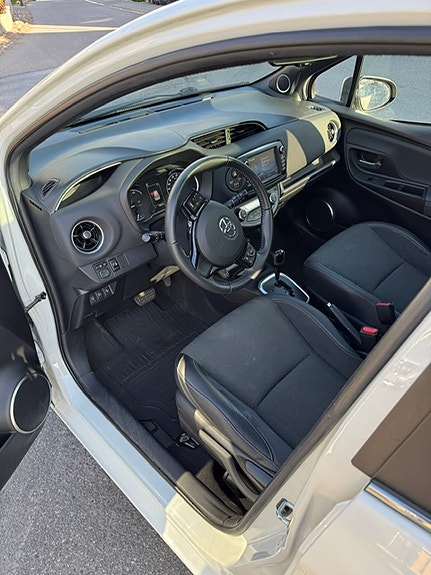Toyota Yaris 5 of 11