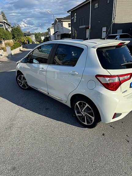 Toyota Yaris 3 of 11