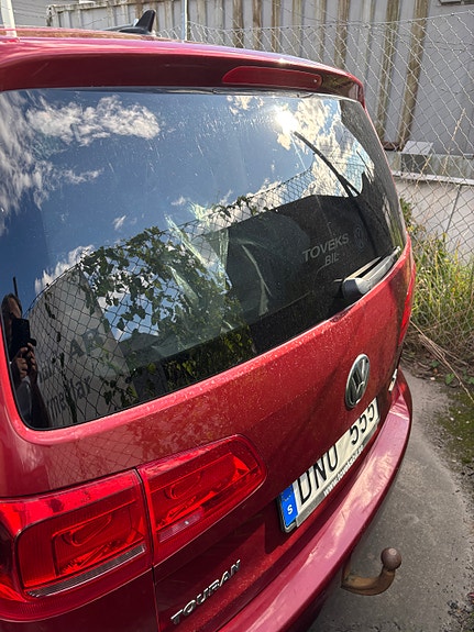 Volkswagen Touran 2 of 5
