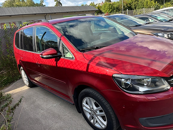 Volkswagen Touran 3 of 5