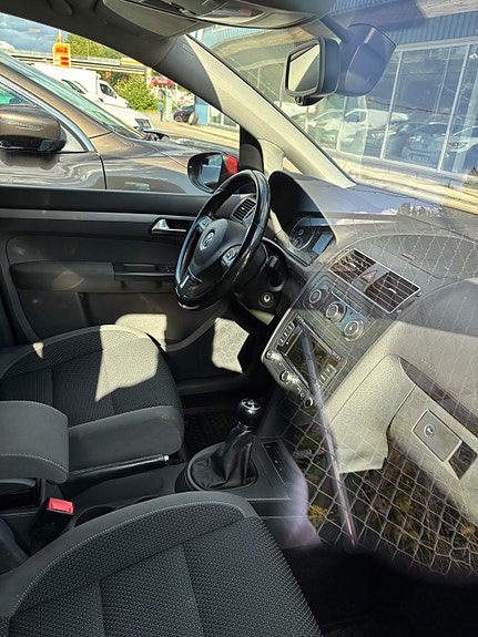 Volkswagen Touran 4 of 5