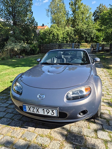Mazda MX-5 2 of 8