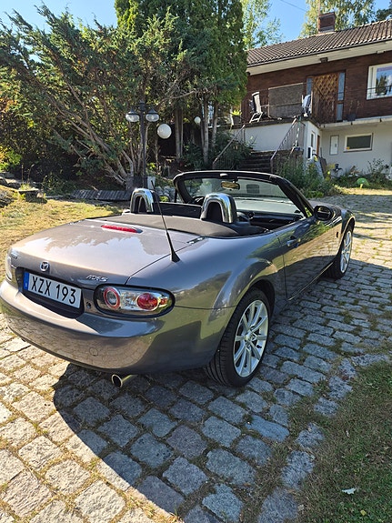 Mazda MX-5 4 of 8