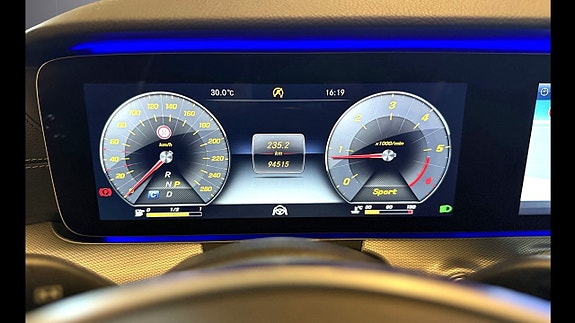 Mercedes-Benz E220 25 of 30