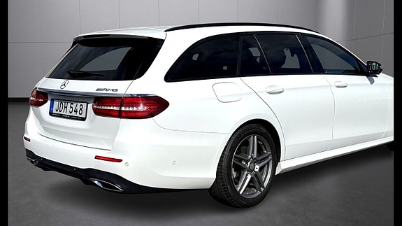Mercedes-Benz E220 5 of 30