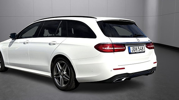 Mercedes-Benz E220 8 of 30