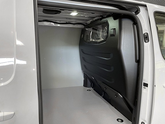 Opel Vivaro 13 of 16
