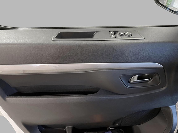 Opel Vivaro 12 of 16