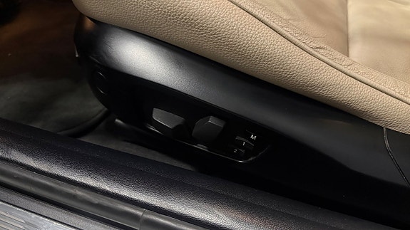 BMW 335i 26 of 28
