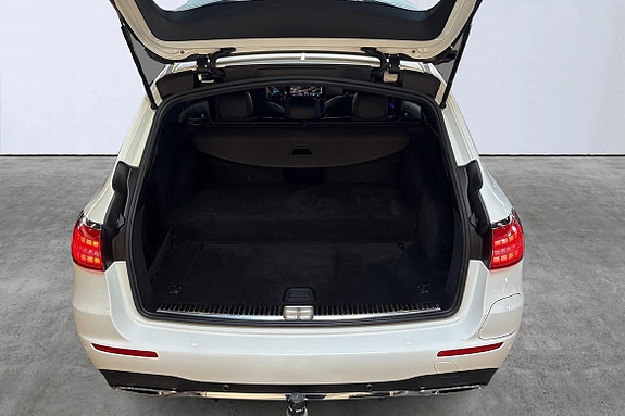 Mercedes-Benz E300 25 of 25
