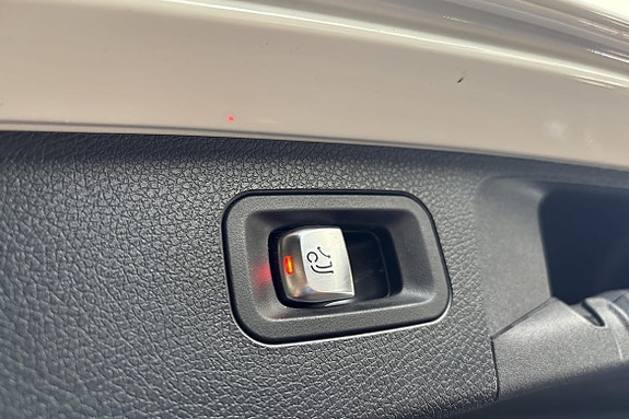 Mercedes-Benz E300 16 of 25