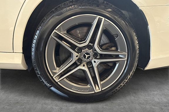 Mercedes-Benz E300 6 of 25