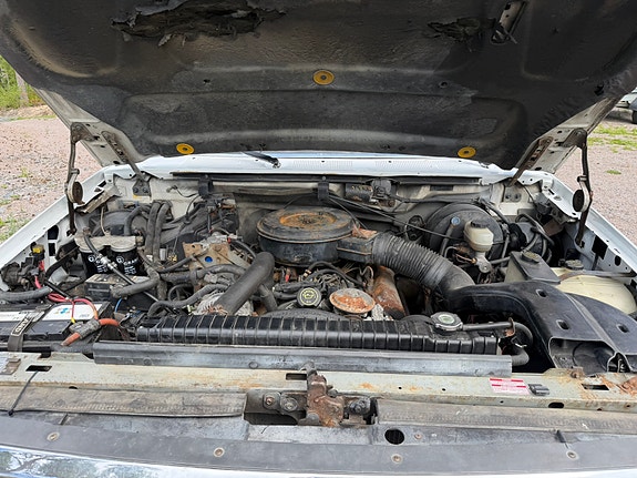 Ford F-250 5 of 6
