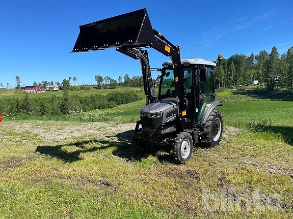 Traktor Landtrac 254 4WD med lastare 4 of 6
