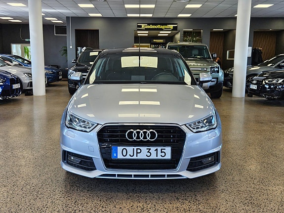 Audi A1 2 of 18
