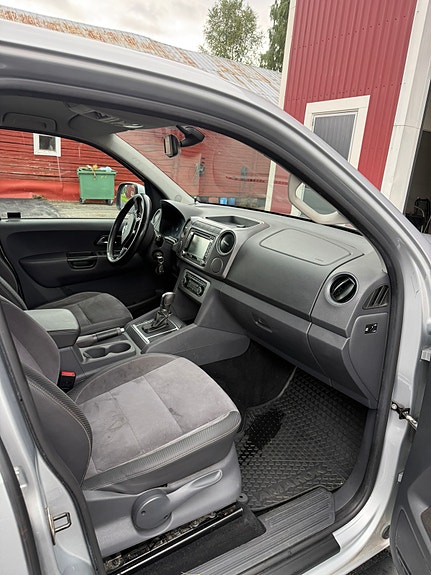Volkswagen Amarok 7 of 8