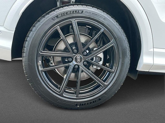 Audi Q5 8 of 17
