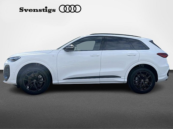 Audi Q5 2 of 17