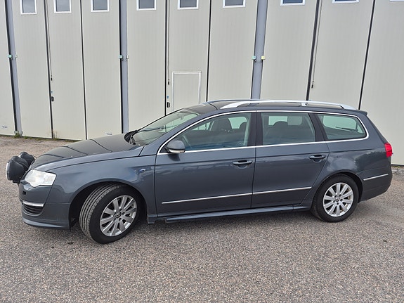 Volkswagen Passat 2 of 4