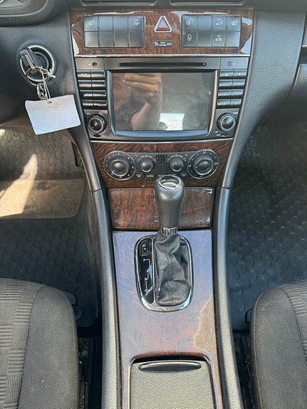 Mercedes-Benz C180 9 of 13
