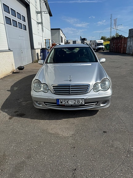 Mercedes-Benz C180 4 of 13