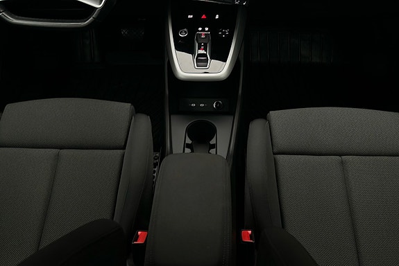 Audi Q4 e-tron 9 of 23