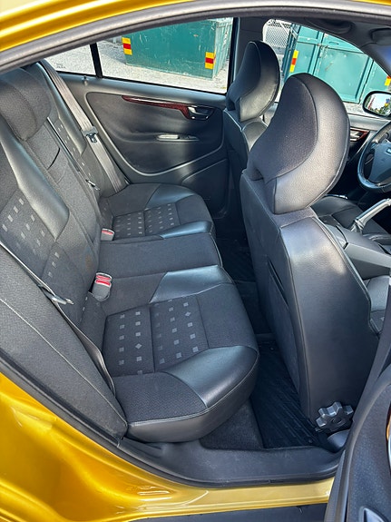 Volvo S60 8 of 10