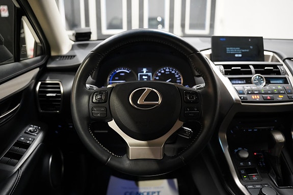 Lexus NX300h 11 of 21
