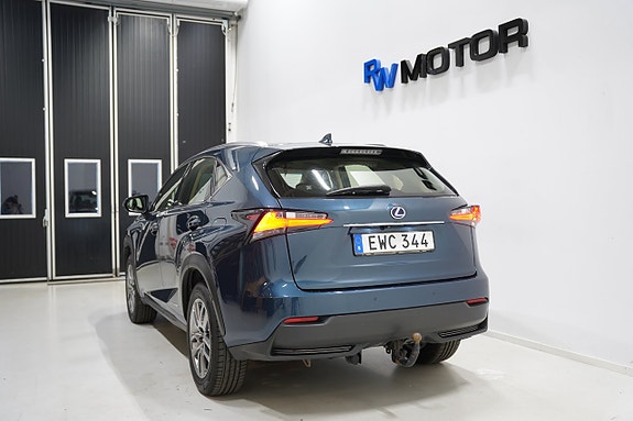 Lexus NX300h 4 of 21