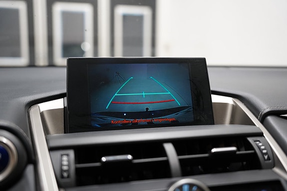 Lexus NX300h 16 of 21