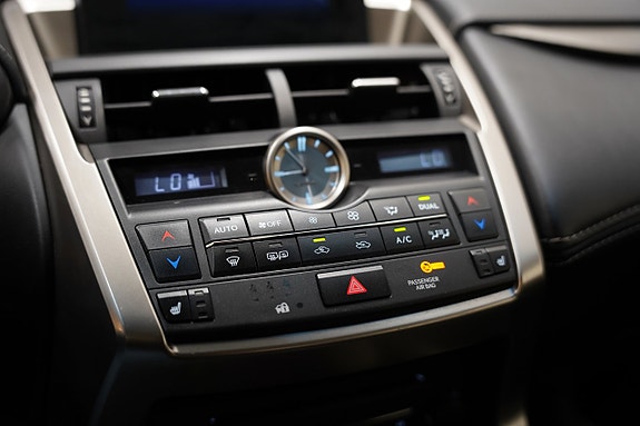 Lexus NX300h 15 of 21
