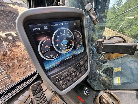 Hyundai HX 300 L 17 of 24