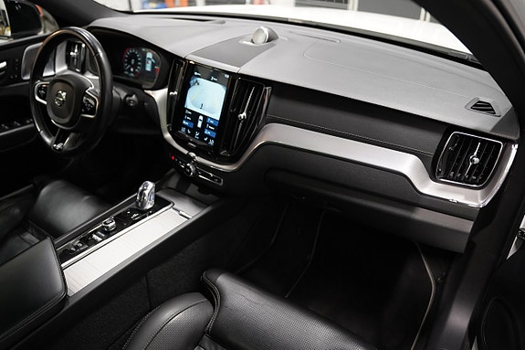 Volvo XC60 13 of 30