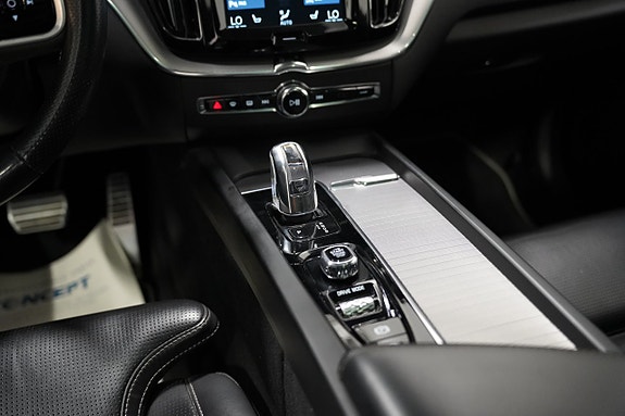 Volvo XC60 18 of 30