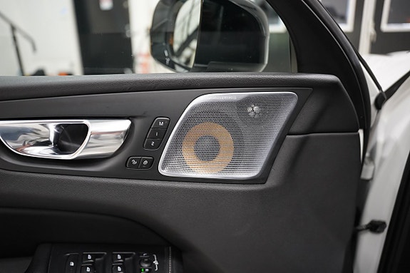 Volvo XC60 11 of 30