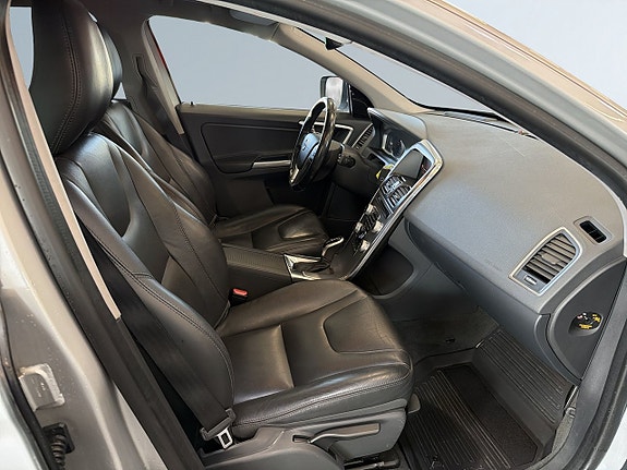 Volvo XC60 10 of 22