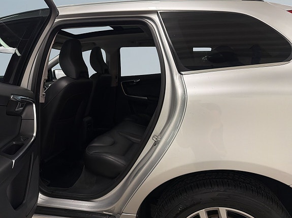 Volvo XC60 13 of 22