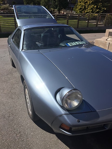 Porsche 928 2 of 3