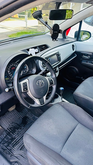 Toyota Yaris 6 of 9