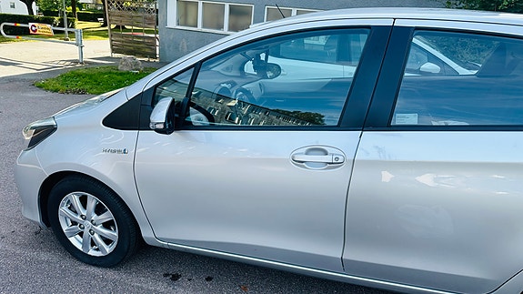 Toyota Yaris 7 of 9