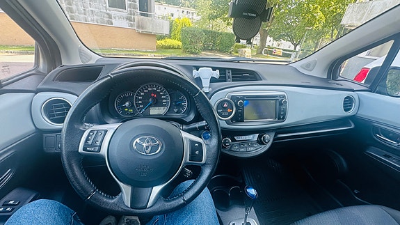 Toyota Yaris 5 of 9