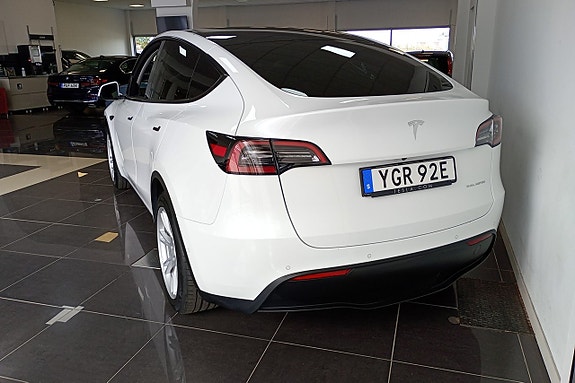 Tesla Model Y 5 of 6
