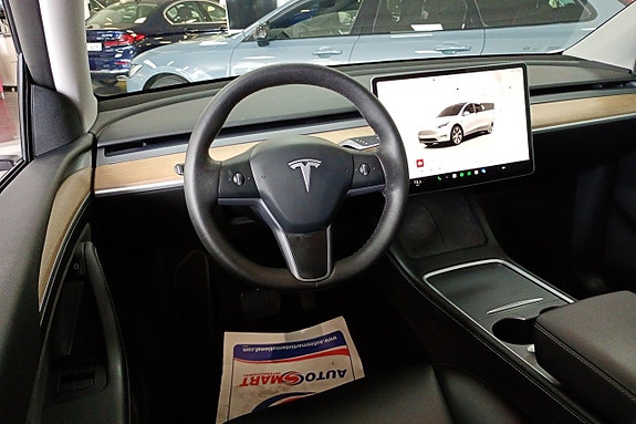 Tesla Model Y 6 of 6
