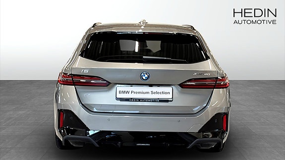 BMW i5 7 of 9