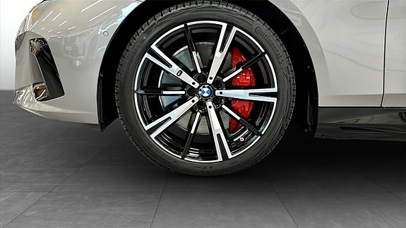 BMW i5 9 of 9