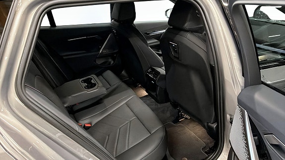 BMW i5 5 of 9